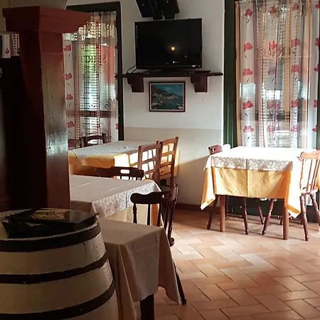 Alojamento de Acomodação e Pequeno-almoço Macloud Pub *