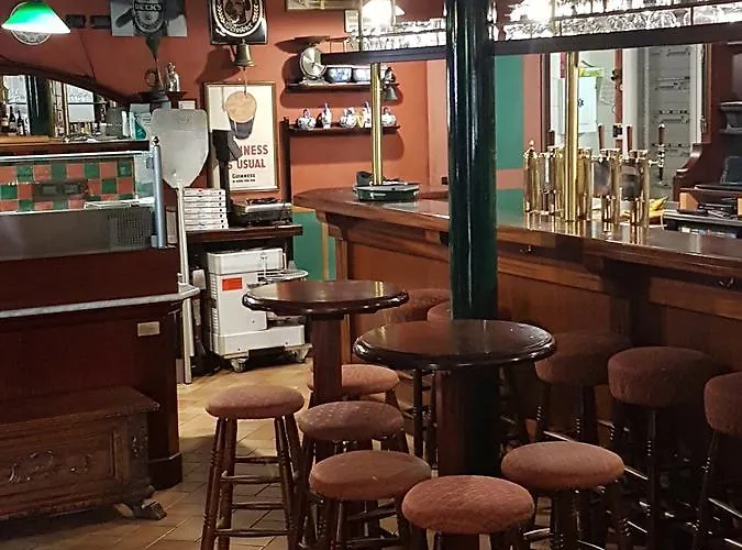 Macloud Pub B&B 사르니코
