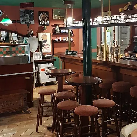 Macloud Pub Oda ve Kahvaltı Sarnico
